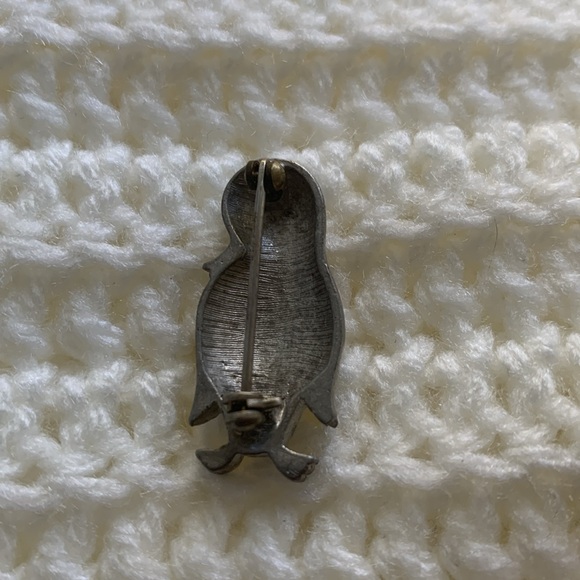 Vintage Pewter Penguin Pin - Picture 3 of 3